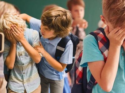 Sanal akran zorbalığı, geleneksel akran zorbalığından daha tehlikeli!
