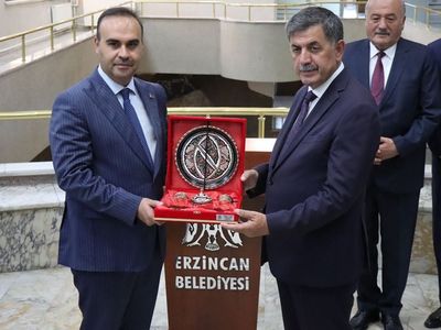 Sanayi ve Teknoloji Bakanı Kacır Erzincan'da Önemli Ziyaretler Gerçekleştirdi