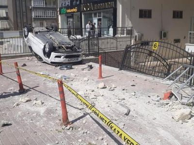 Şanlıurfa’da Kaldırımda Yürüyen Kıza Otomobil Çarptı