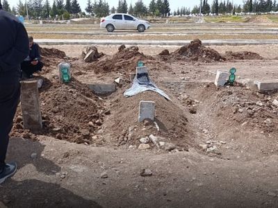 Şanlıurfa’da okula silahlı saldırı sonrası intihar eden kişi gece gizlice defnedildi