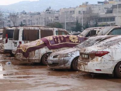 Şanlıurfa’da sel otoparkları araç mezarlığına çevirdi: 170 araç çıkarıldı