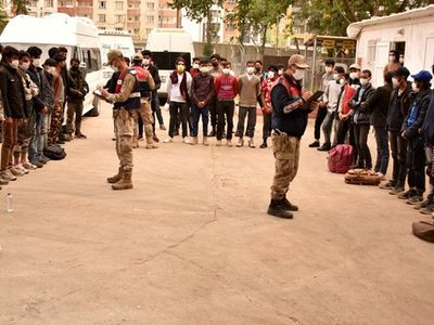 Şanlıurfa'da Üç Minibüste 101 Göçmen Yakalandı