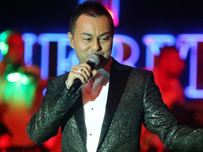 Sarışınlardan Çok Çektim Diyen Serdar Ortaç Meğer Bir Esmere Ünlü Oyuncu Cansu Dere’ye Vurgunmuş!