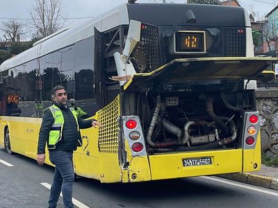 Sarıyer’de çöp kamyonu İETT otobüsüne çarptı: Ağır yaralılar var!
