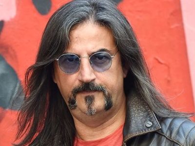 Şarkıcı Çelik siyasete mi giriyor? 90'ların ünlü popçusundan Zafer Partisiyle siyasete ilk adımını attı