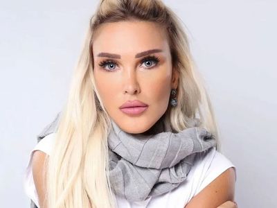 Şarkıcı Gülşen'i Eleştirdikten Sonra Aynı Kıyafeti Giyen Seren Serengil'den Olay Yorum: Ben Taklit Etmem Edilirim!