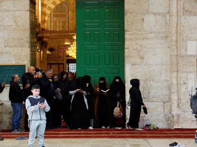 Savaşın gölgesinde dördüncü Cuma namazı: İsrail Mescid-i Aksa’ya müdahale etti