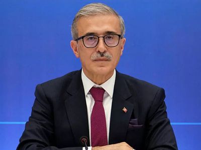 Savunma Sanayi Başkanı İsmail Demir açıkladı: Bayraktar TB3 bu yıl uçacak