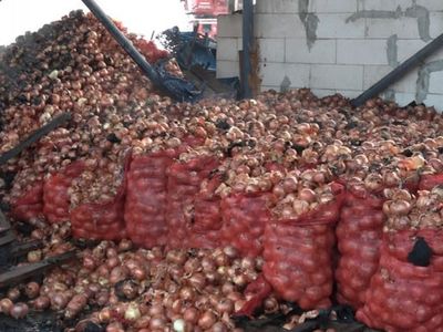 Sebze Halinde Yangın: 1 Ton Soğan Kül Oldu