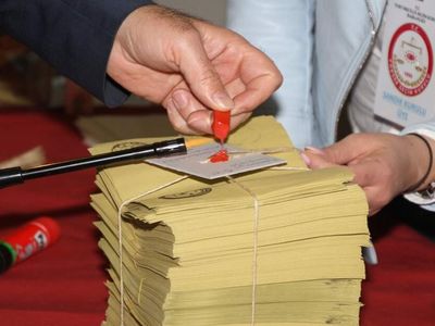 Seçim için start verildi: Yurt dışındakiler oy kullanmaya başladı