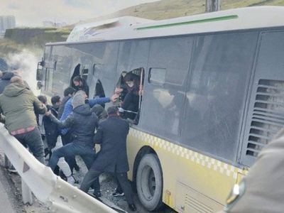 Sefaköy'de Feci İETT Otobüsü Kazası! Yolcular Camlar Kırılarak Çıkarıldı: Çok Sayıda Yaralı Var