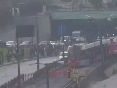 Seferler iptal edildi! Tramvay çarptı, hayatını kaybetti