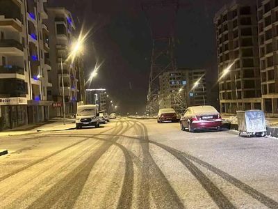 Şehir beyaza büründü: Vatandaşlar karın keyfini çıkardı