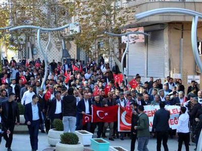 Şehit Ailesine Küfür Eden İYİ Partili Lütfü Türkkan'a Tepkiler Büyüyor, Halk Sokağa Döküldü!