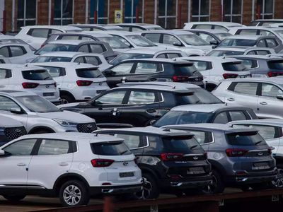 Sektörde 27 yıl sonra bir ilk yaşandı: Otomobilde fiyatlara 100 bin TL zam geldi