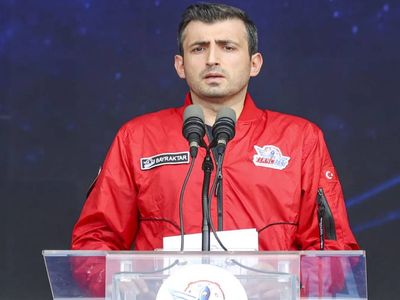 Selçuk Bayraktar tarih vererek açıkladı: İlk uydumuzu uzaya göndermiş olacağız