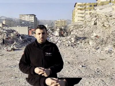 Selçuk Bayraktar’dan deprem bölgesinde duygulandıran konuşma: Bu yarayı sarmadan hiçbir yere gitmek yok