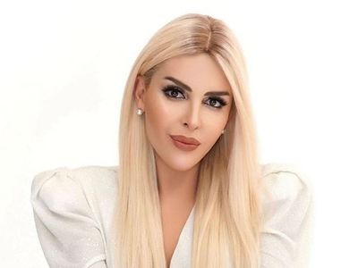 Selin Ciğerci Gizemli Aşkıyla El Ele
