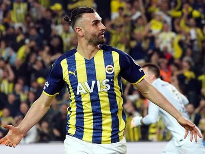 Serdar Dursun, Fenerbahçe - Galatasaray derbisinin ardından takımda ne işi var diye yapılan eleştirilere sert bir dille yanıt verdi!