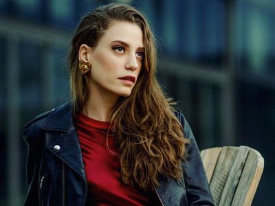 Serenay Sarıkaya'dan Resmi Açıklama Geldi!
