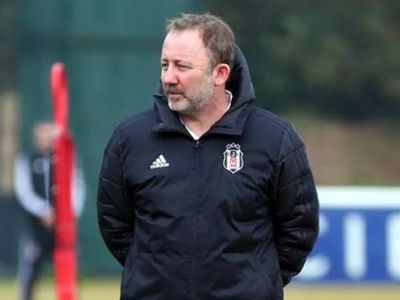 Sergen Yalçın'dan Sporting Lizbon-Beşiktaş Maçı Öncesi Takımla Toplantı!