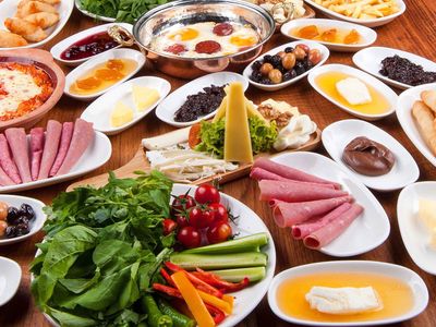 Serpme Kahvaltı Siparişi Verirken İki Kez Düşünün! İsrafın Önüne Geçin