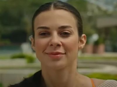 Seversin dizisinde oynayan Şenay karakterinin gerçek ismi?