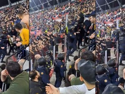 Sevilla Fenerbahçe maçında skandal görüntüler: İspanyol polisi taraftarlarımıza saldırdı