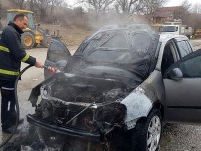 Seyir Halindeki Otomobil Alev Alev Yandı