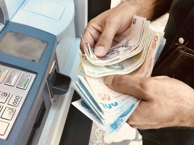 SGK duyurdu! Milyonlarca emekliye çift maaş ve 3 maaş müjdesi verildi: Bir dilekçe vermeniz yeterli