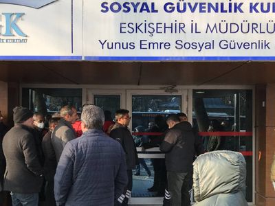 SGK yoğun mesaide: Cumartesi günü de hizmet verecek