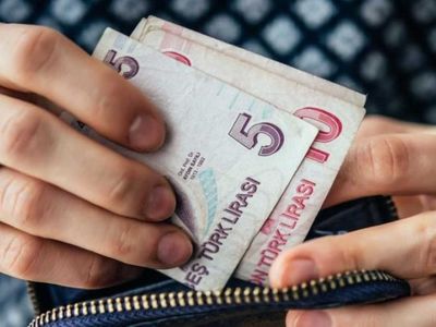 SGK'dan 25 yıllık evli ev hanımlarına emekli maaşı alma yolu açıldı! Başvuru şartları neler, nasıl başvuru yapılır?