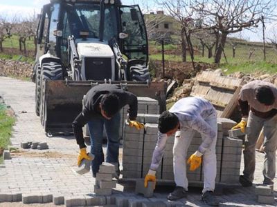 Siirt’te Bağ Yolları Parke Taşıyla Yenileniyor