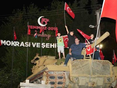 Sındırgı'da 15 Temmuz anma etkinliği ve kortej yürüyüşü düzenlendi