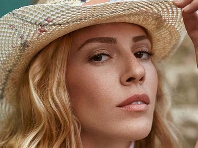 Sinem Kobal Bebeğinin Yüzünü İlk Kez Gösterdi!