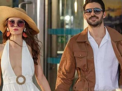 Sinem Ünsal’ın süper mini elbisesi ve göğüs dekoltesi yürek hoplattı! Ünsal dans videosuyla kısa sürede viral oldu