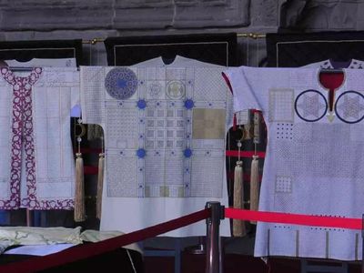 Sırrı çözülemiyor! 'Tılsımlı gömlekler' sergilendi "Duyar duymaz buraya doğru çekiyor"