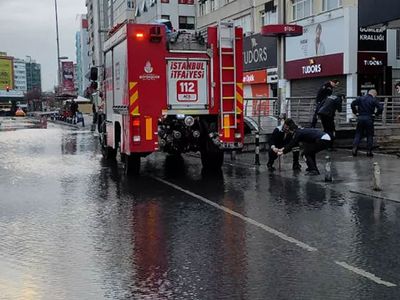 Şişli’de hareketli anlar: Metro istasyonundaki İSKİ’ye ait su borusu patladı