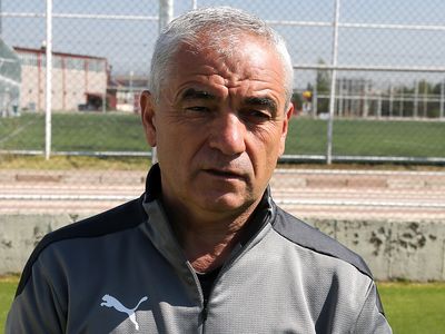 Sivasspor Teknik Direktörü Rıza Çalımbay: Fenerbahçe Maçını Galibiyet İçin Oynayacağız!