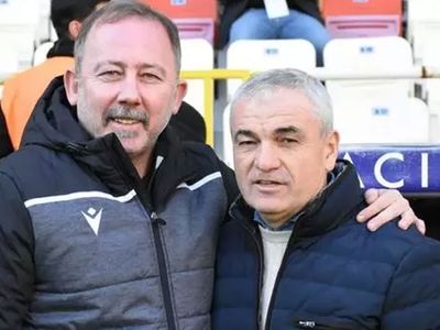 Sivasspor Teknik Direktörü Rıza Çalımbay'ın takımdaki durumu ve Beşiktaş'tan ayrılan Sergen Yalçın hakkında yaptığı açıklamalar büyük yankı uyandırdı!