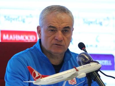 Sivasspor'da Rıza Çalımbay, Beşiktaş karşısında aldıkları yenilgi nedeniyle hayal kırıklığı yaşadıklarını açıkladı!