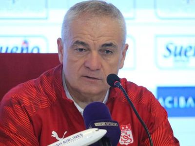 Sivasspor'da Rıza Çalımbay, Medipol Başakşehir maçında kaleci Volkan Babacan'ı geçemediklerini söyledi