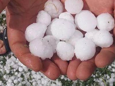 Sivas'ta Ceviz Büyüklüğünde Dolu Tarlaları Zarara Uğrattı