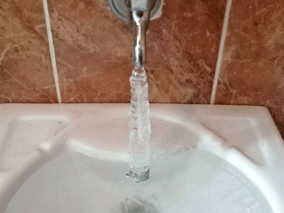 Sivas’ta Etkili Olan Soğuk Hava Musluktan Akan Suyu Bile Dondurdu!