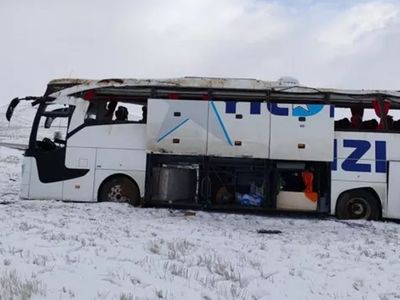 Sivas'ta korkunç kaza: Yolcu otobüsü devrildi! Çok sayıda yaralı var