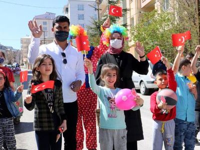 Sivas’ta Sürpriz Dolu 23 Nisan Coşkusu Yaşandı