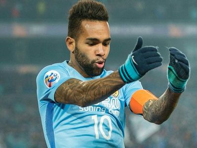 Siyah Beyazlı Takım Gözüne Alex Teixeira Kestirdi