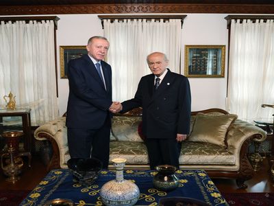 Siyasi arenada çarpıcı buluşma: Başkan Erdoğan, Bahçeli'yi ziyaret etti!