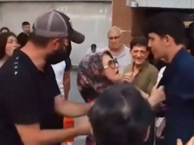 Sokak röportajı veren gencin yakasına yapışan teyze gündem oldu! Genç adam neye uğradığını şaşırdı