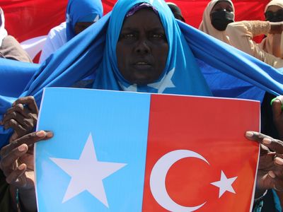 Somali’nin içi içine sığmıyor: Halk Türkiye ile imzalanan savunma anlaşmasını kutluyor!